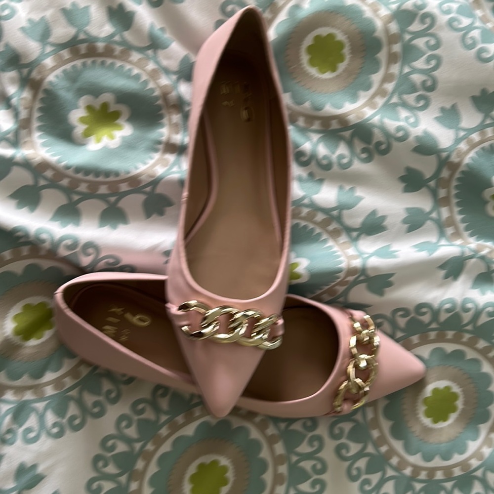 Adorable, pink pointy shoes